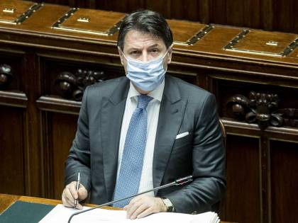 Il "ricatto" sui contanti: Conte vuol farli sparire davvero