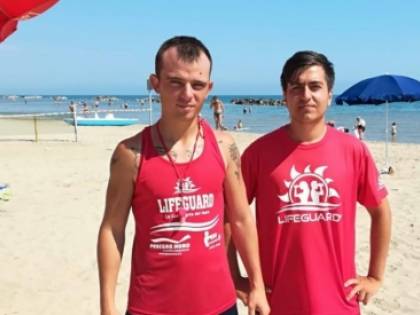 In mare con la mascherina: 76enne rischia di annegare