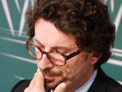 "Usa sempre la questione soldi" Ecco i titoli di coda di Toninelli
