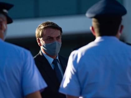Bolsonaro è positivo al Covid: "Ma non ho già più la febbre..."