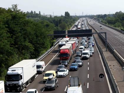 Caos autostrade dal Brennero alla Sicilia. Ma alberghi pieni