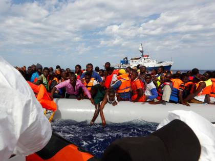 Pronta altra nave quarantena: ora è allarme migranti positivi