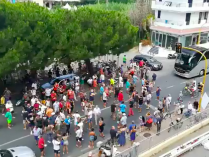Amantea, cittadini protestano contro l'arrivo di immigrati positivi