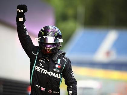 Gp Stiria, doppietta Mercedes: Hamilton trionfa