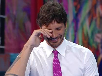 La stoccata di Stefano De Martino contro la madre di Belen: "Ti ha chiamato la mia ex suocera? Cambia numero"