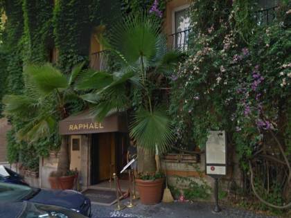 Effetti del Coronavirus: anche il celebre Hotel Raphaël resta chiuso
