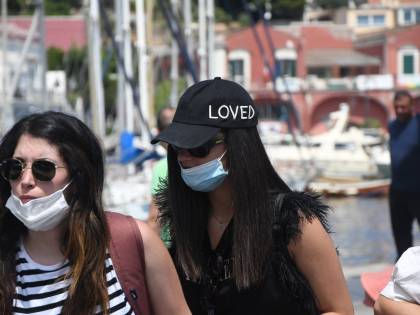 Pamela Prati: vacanze ad Ischia ma niente costume
