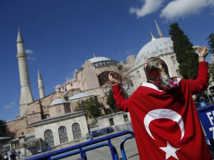 Lo schiaffo in faccia a Erdogan. Costruita una nuova santa Sofia