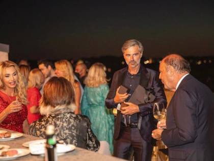 Beppe Convertini compie gli anni e festeggia con gli amici più cari