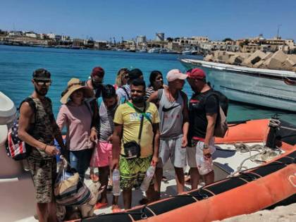 L'ultimo trucco dei tunisini: fingersi turisti per sbarcare