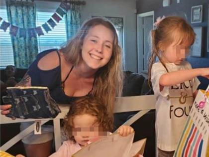 Mamma muore di overdose, le sue figlie chiuse in auto uccise dal caldo