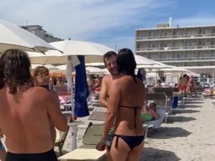 Insulta Salvini in spiaggia. Per vicesindaco finisce male