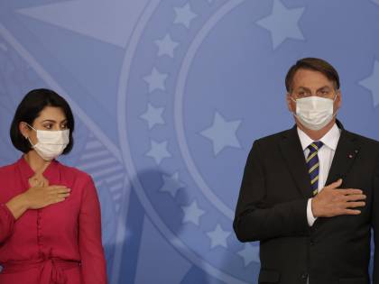 Bolsonaro choc: "Sono sotto antibiotici, ho la muffa nei polmoni"