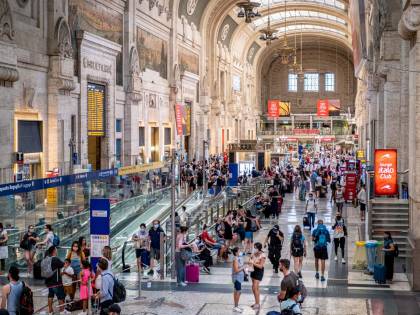 Treni affollati e confusione. Oltre 8mila biglietti cancellati