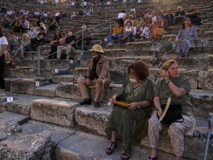La Grecia non è più isola felice. Il turismo fa esplodere il Covid