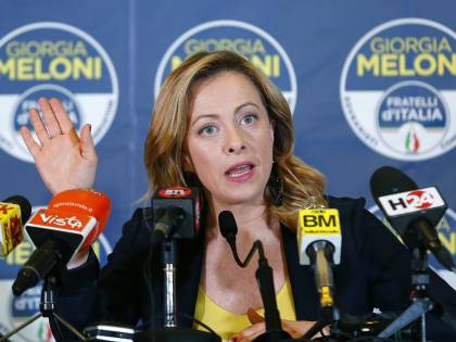 Meloni sorella d'Europa: "A testa alta"