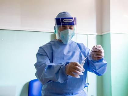 Spazi per la quarantena occupati dai migranti: ecco come nascono i focolai familiari in Friuli