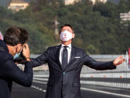 Conte paralizza l'estate