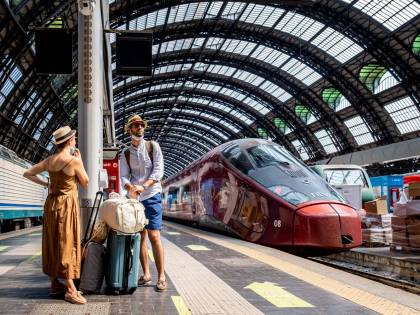 Regole su treni e aerei. Il Cts prepara la stretta: rischio caos nei cieli