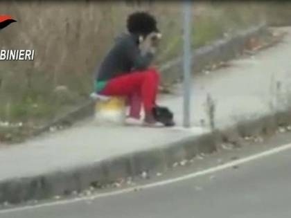 Il "bordello" al "cancello verde". Cosa fanno al centro migranti