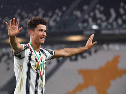 Cristiano Ronaldo positivo. Il Covid stavolta lo ferma e gli farà "saltare" Messi