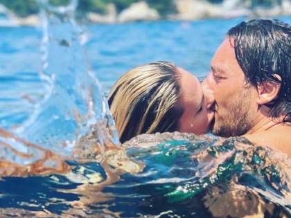 Chanel Totti in copertina accende l'ira dei genitori: "Si mercifica il corpo delle adolescenti"