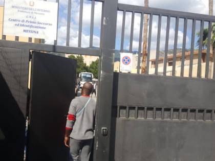 Messina, hotspot come un colapasta: altri 58 i migranti in fuga