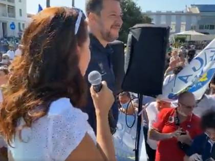 "Vergogna...", "Urla la mattina". È "rissa" tra Veronesi e Salvini