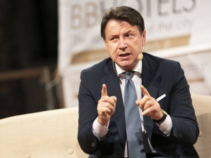 Pressing Ue e fronda Pd. Conte nella tenaglia. "Governo senza visione"