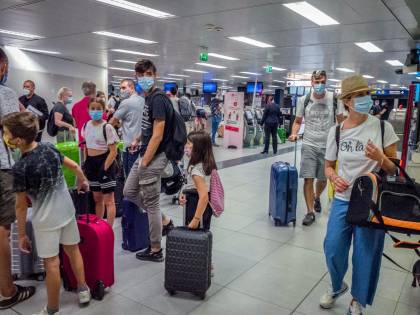 Siamo accerchiati da focolai. E in aeroporto zero controlli