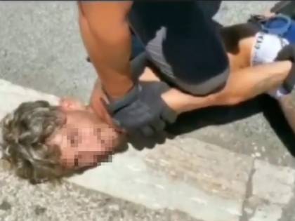 Bimbo venduto a turista dal rom: la madre lo rapisce dall'ospedale