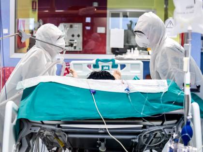 Quel doppio danno ai polmoni: così il virus uccide i contagiati
