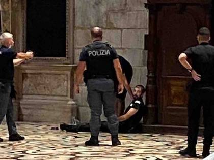 Terrore nel Duomo di Milano: armato sequestra un vigilante