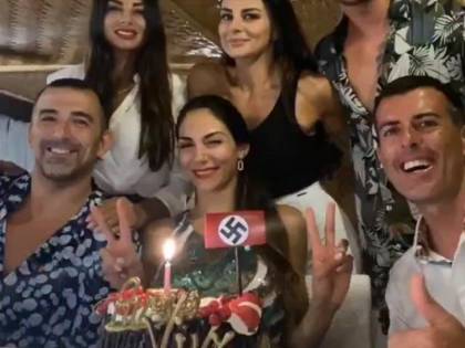 Sulla torta spunta una svastica: Serena Enardu nella bufera