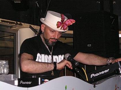 Covid, Gigi D'Agostino annulla la serata in discoteca: "Aspetto giorni migliori"