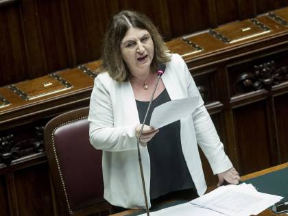 Il governo si spacca anche sul lavoro. E i saldi sono un flop
