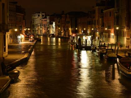 Tunisino la rapisce e la violenta: notte dell'orrore a Venezia