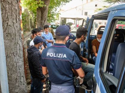 Undici arresti e le condanne Ma l'incubo degli agenti è libero
