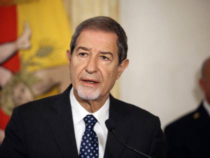Musumeci la spunta su Conte: "Lampedusa vuota in 2 giorni"