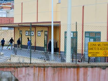 Chiude l'hotspot di Messina: "I migranti saranno trasferiti"