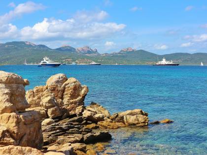 Ritorno alla mondanità dopo la Costa Smeralda. E ora anche i vip si scoprono degli "appestati"