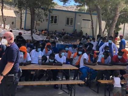 Lampedusa scoppia di nuovo: oltre 700 migranti nell'hotspot