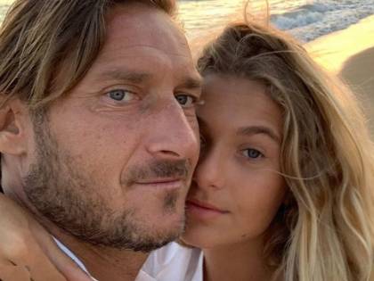 Scoperta (e chiusa) chat pedopornografica su Chanel Totti e Ilary Blasi