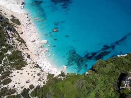 Sardegna, da lunedì sull'isola solo con test negativo al Covid