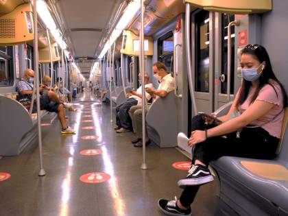 Primo giorno per 160mila studenti. E prova del fuoco per i mezzi di trasporto
