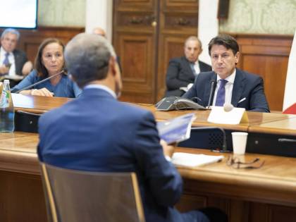 Palazzo Chigi travolto dall'ondata di migranti: svuota solo Lampedusa