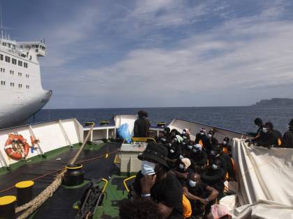 L'Ue vuole lasciarci i migranti. Un piano tedesco per rovinarci