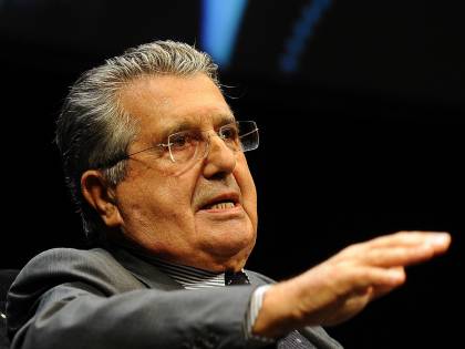 Quel vizietto di De Benedetti: così vuol far tassare gli italiani