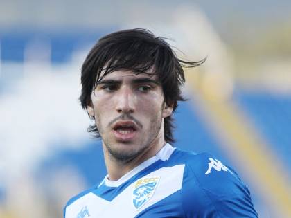 Tonali, Locatelli & Co, se il giovane è un Messi. È il virus del calcio avido