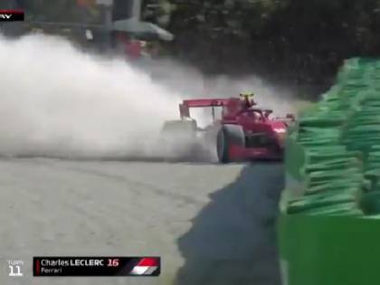 Che "botta" per Charles Leclerc: si schianta a 220 km/h a Monza